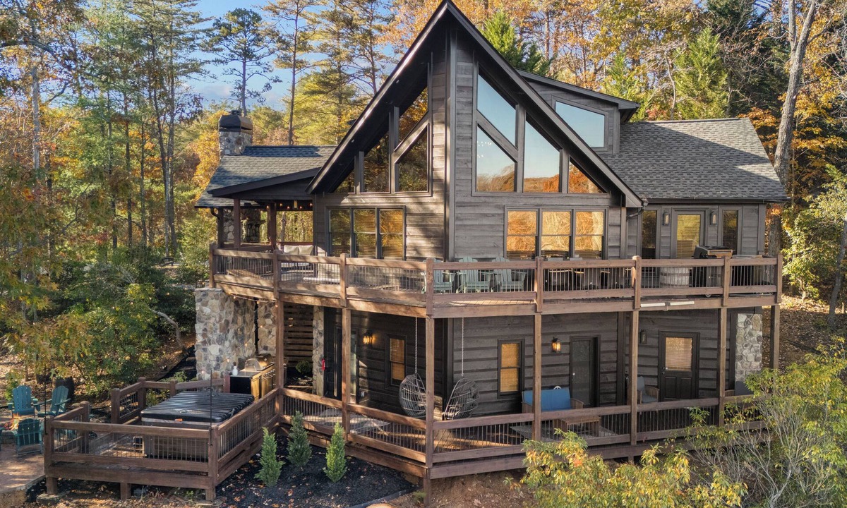 Foxfire Estates Cabin | The Elk's Club - Views, Firepit, Hot Tub, Pickle Ball & Game Rm
