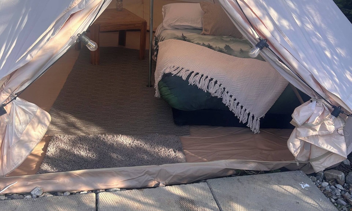 Golden RV Rental | The Explorer-5 minutes from Skybridge