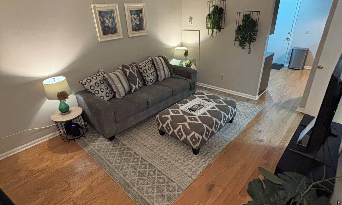 Earlewood House | The House of Verde! Located near USC, Ft. Jackson and Downtown Columbia.