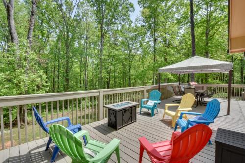 Gumlog House | ‘The Lake Place’ Cabin w/Golf Cart & Free Kayaks!