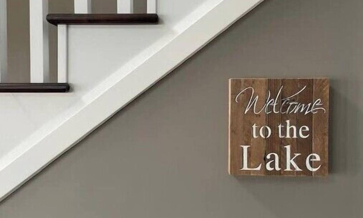 Town of Essex House | The Lakeside house, a retreat spot with Hot Tub