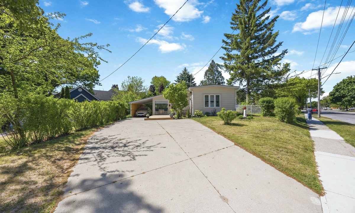 Sarnia House | The Little Lighthouse