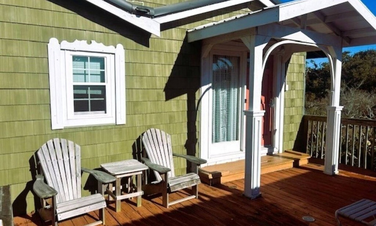 Ocracoke House | The Lucky Buc-Pet friendly cottage perfect for a couple or small family.