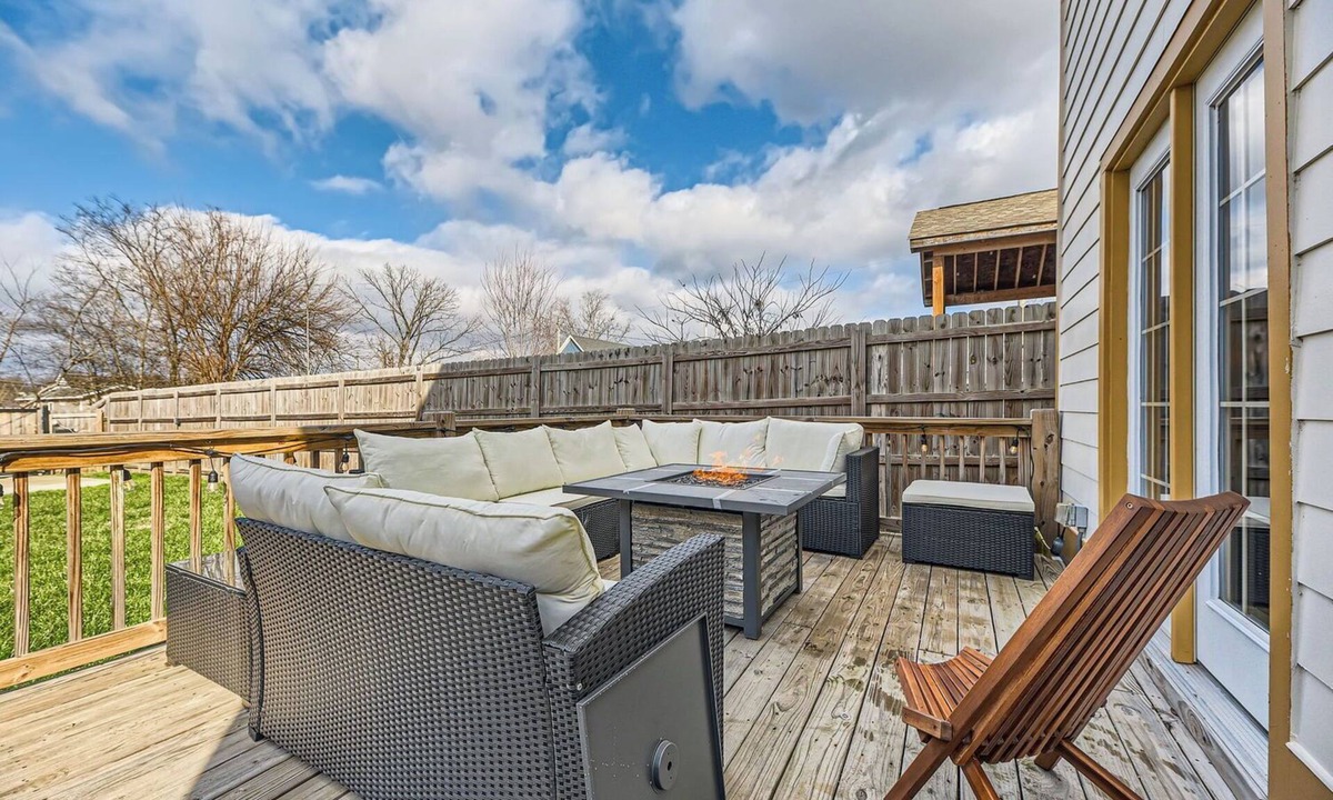 North Nashville House | The Mellow Yellow Retreat! A Beautiful Home – 5 Minutes from Downtown Nashville.