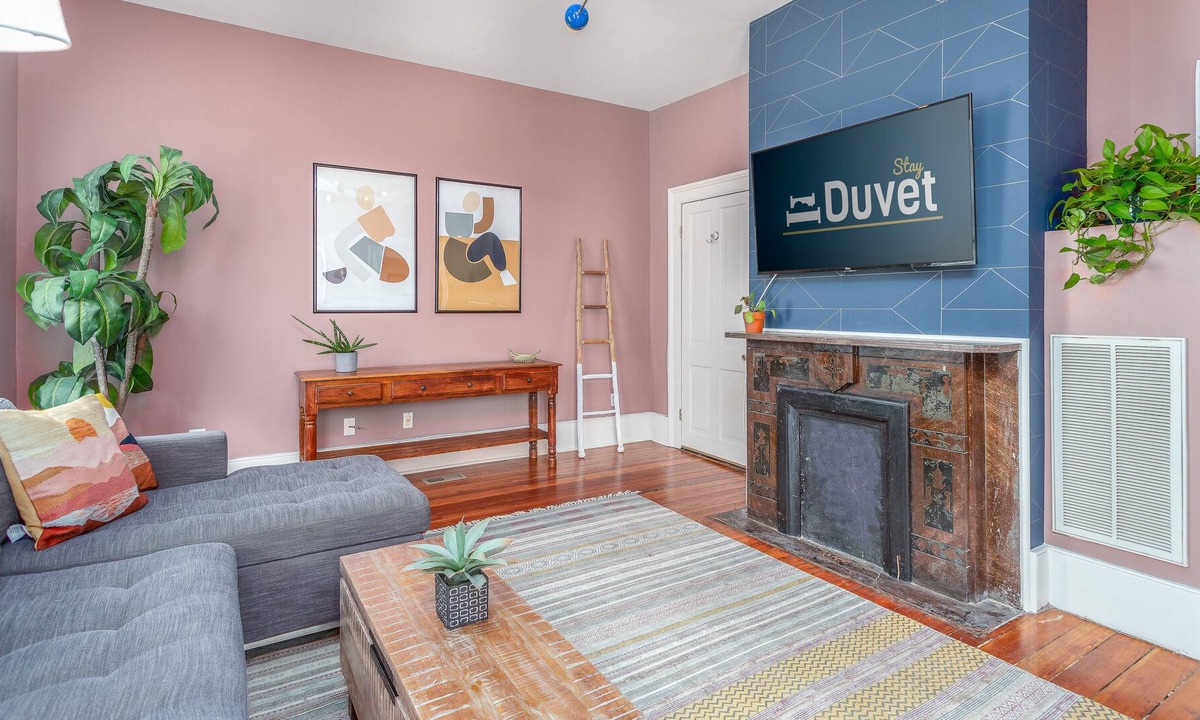 Westside Apartment | The Mirage by StayDuvet | 5 Minutes to King Street