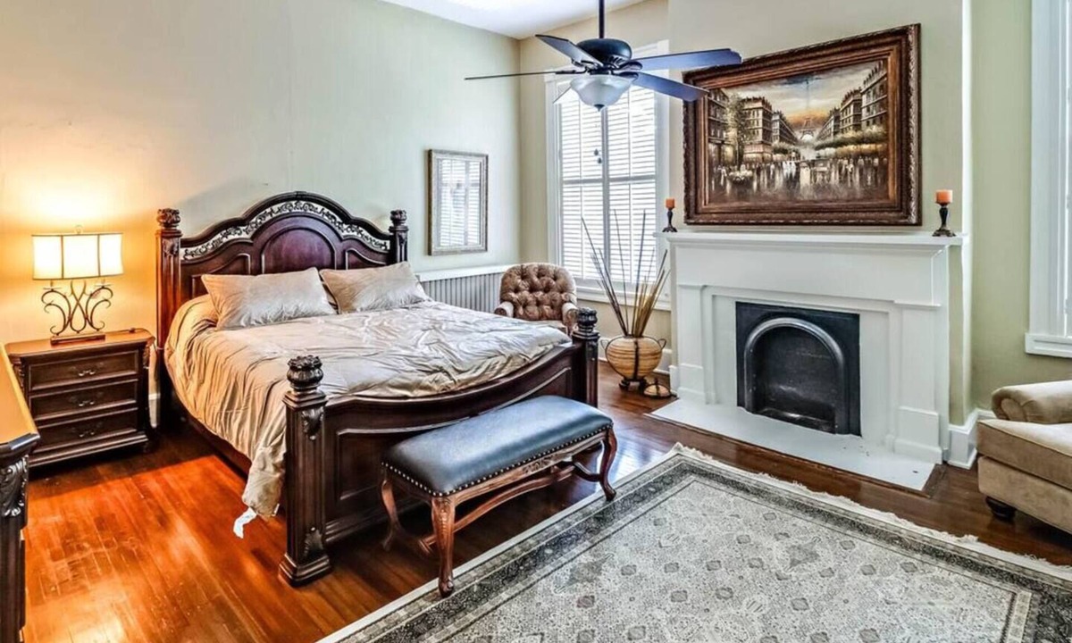 Tazewell House | The Nicketti Johnston Room