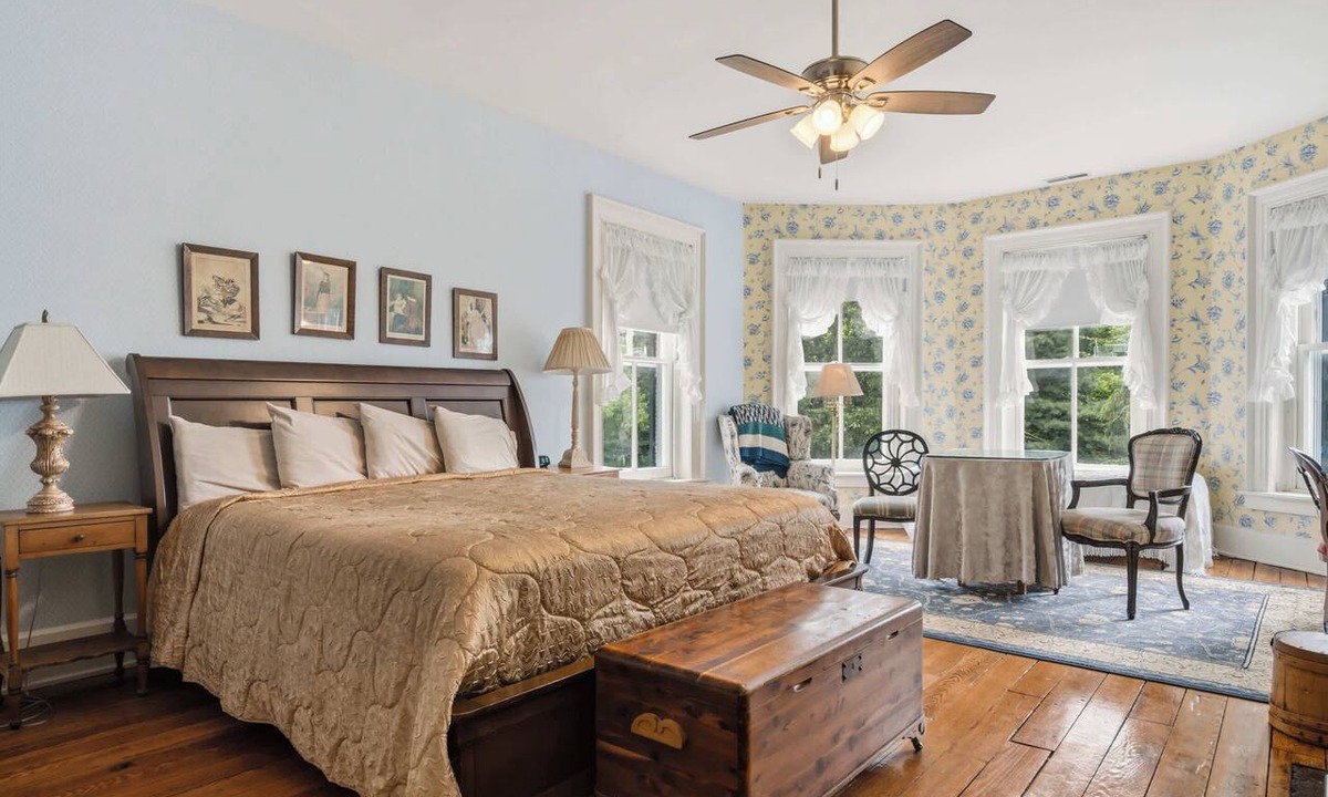Dublin Bed & Breakfast | The Porterfield Suite Historic Rockwood Manor