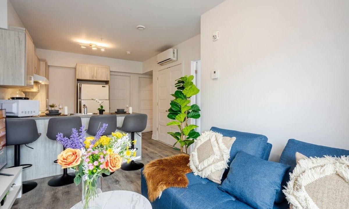 Pointe-Saint-Charles Apartment | The Prestige 3BR| Griffintown Views