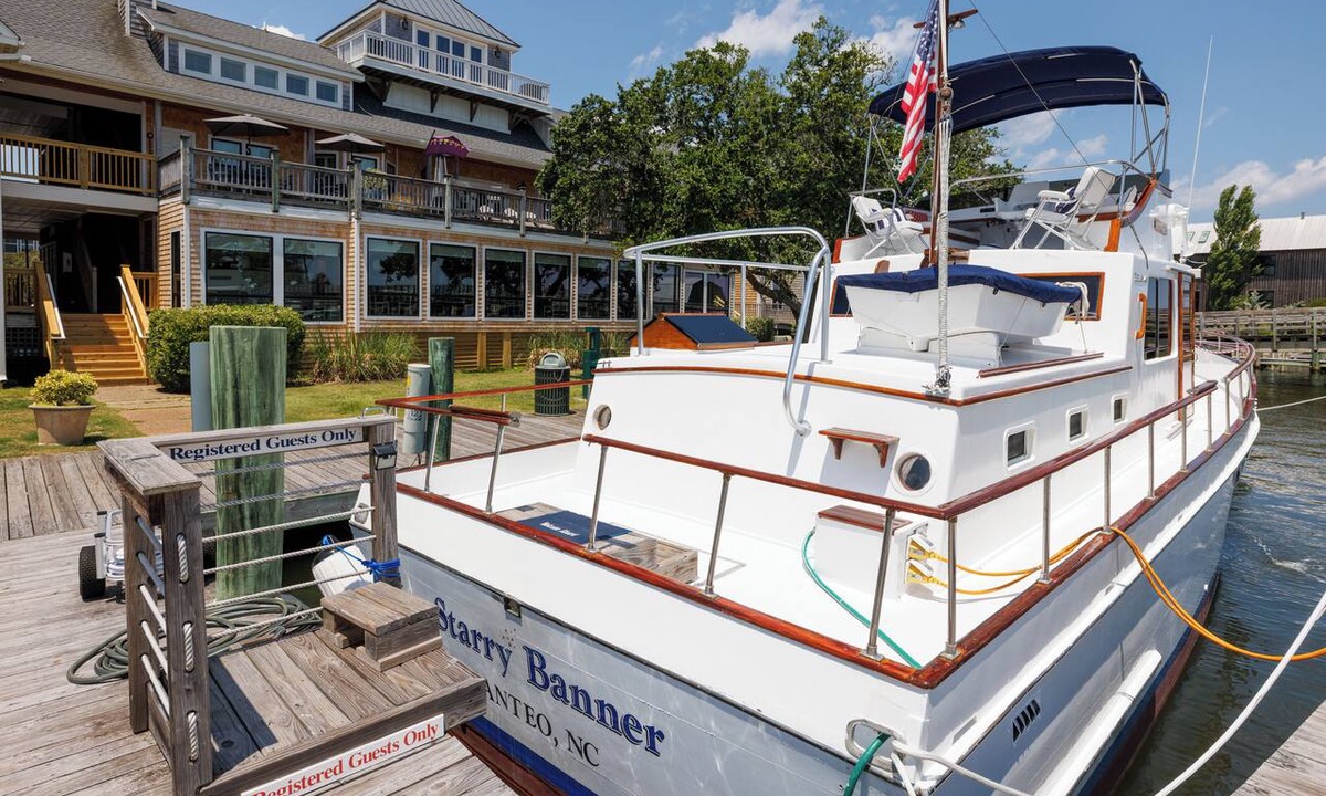 Historic Downtown Manteo Boat Rental | THE STARRY BANNER! Classic yacht docked in historic downtown Manteo Marina