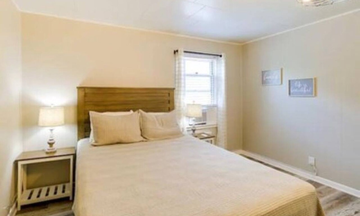 Thorpe House | The Thorpe House, 3 bedroom house in serene Gary with cool breezes and comfort