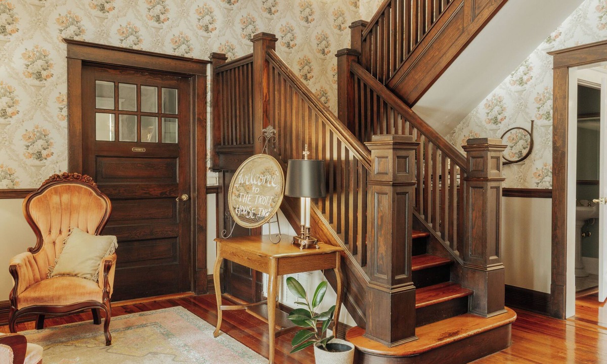 Newton Bed & Breakfast | The Trott House Inn