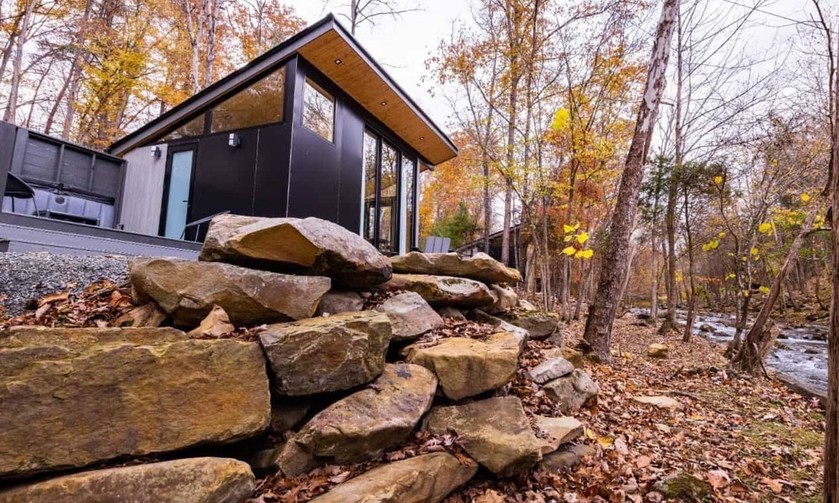 Goldbond Cabin | The Vista Glass Cabin at Four Fillies Lodge w/Hot Tub
