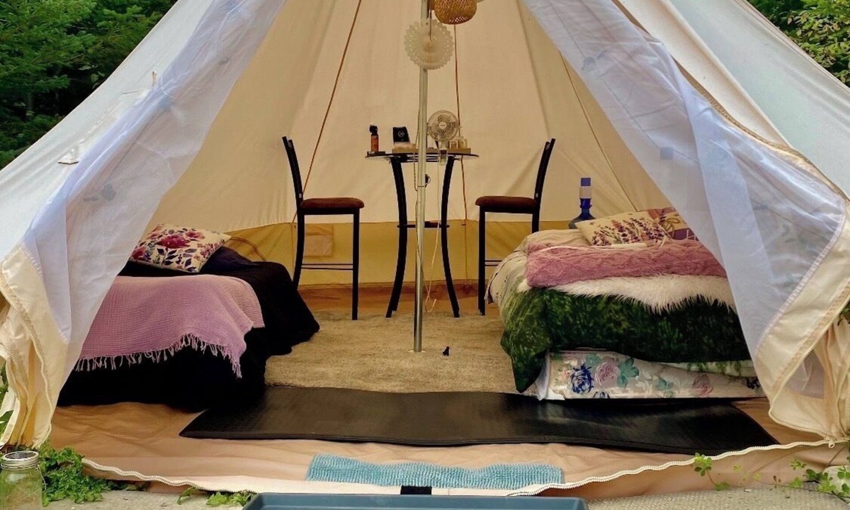 Golden RV Rental | The Wanderer- 5 minutes from Skybridge