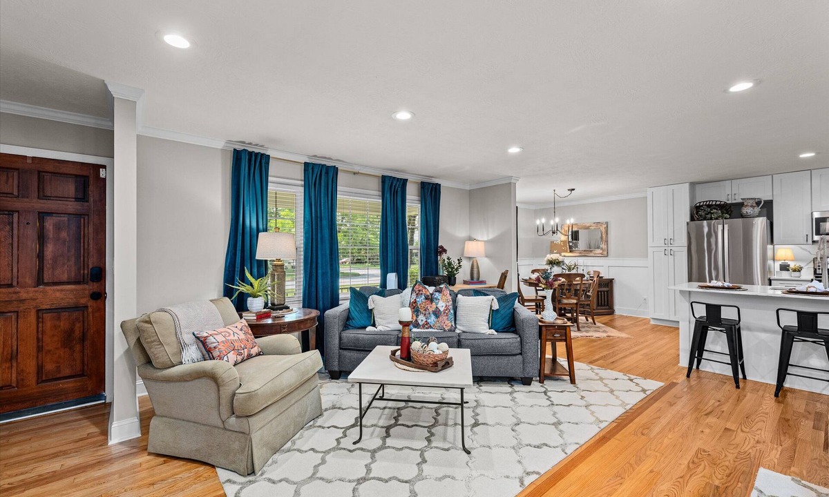 Martinez House | Three bedroom two bath with fenced yard. The sleeping arrangements for this property are 3 queen beds. No garage access.