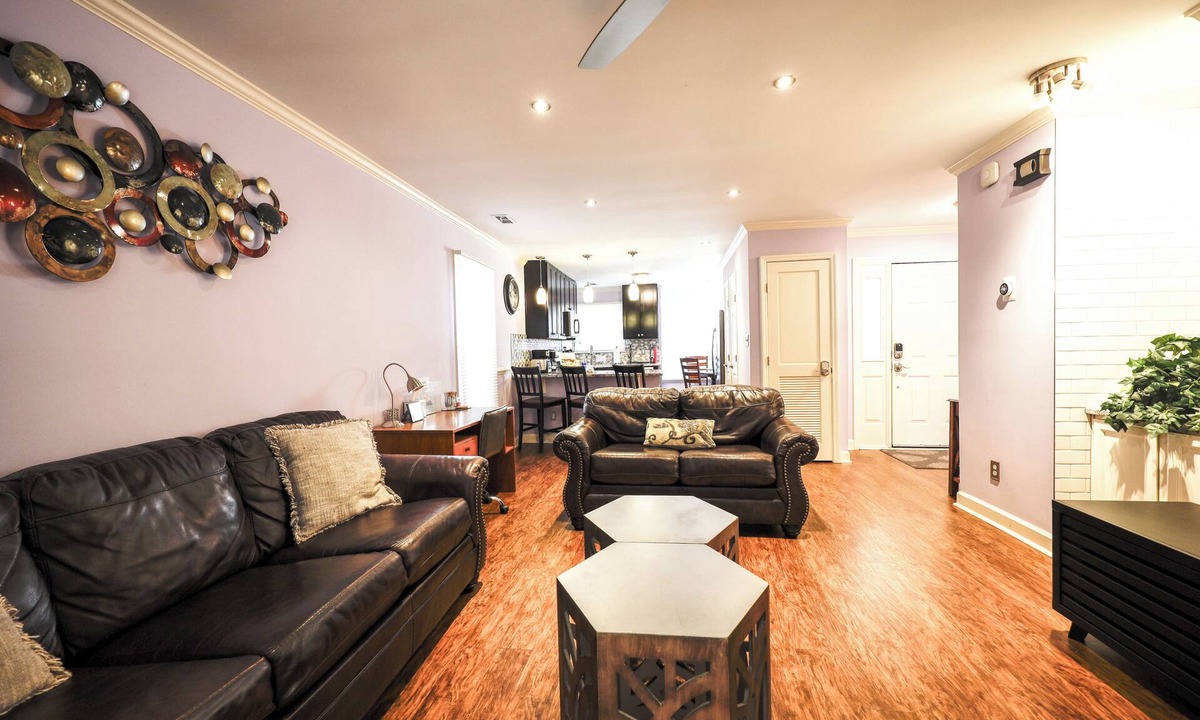 Northeast Raleigh Villa | Townhouse that is minutes from Downtown Raleigh