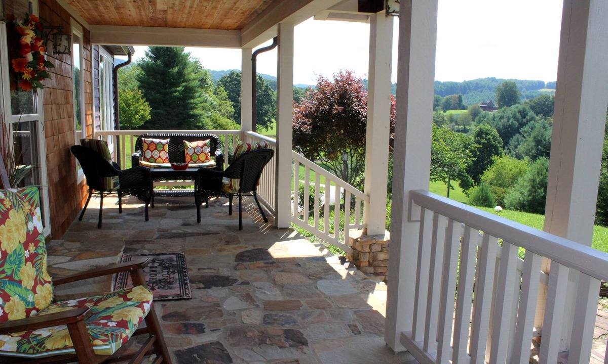 Jefferson Cabin | Trade the Heat for Mtn Breezes- Hot Tub, WiFi, & Near New River State Park