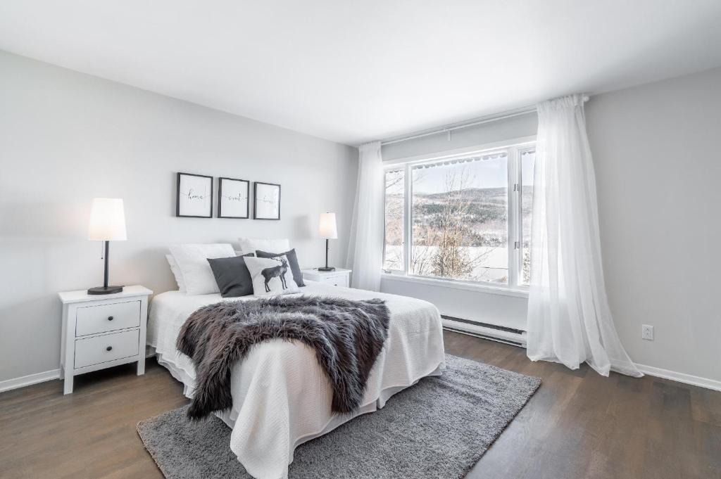 Mont-Tremblant House | Tremblant Hotel Du Lac - Amazing Lake and Mountain View - B424