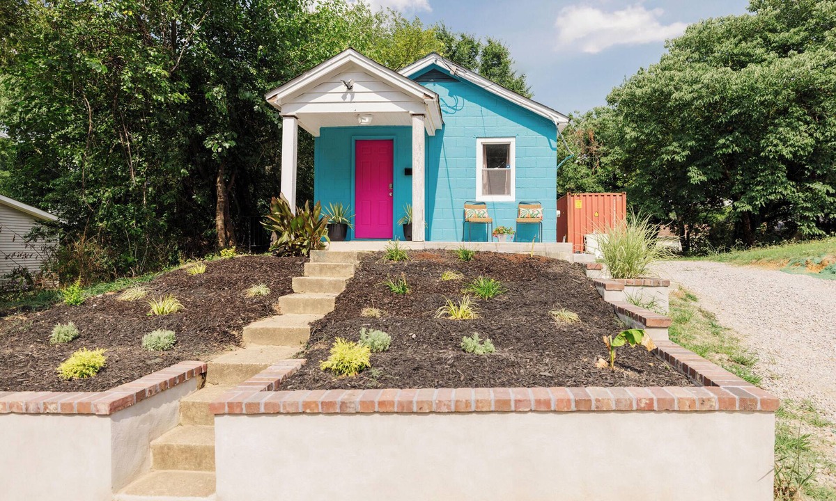 Petersburg House | Tropicana Bungalow - Retro Gem Near Fort Gregg-Adams and Old Towne
