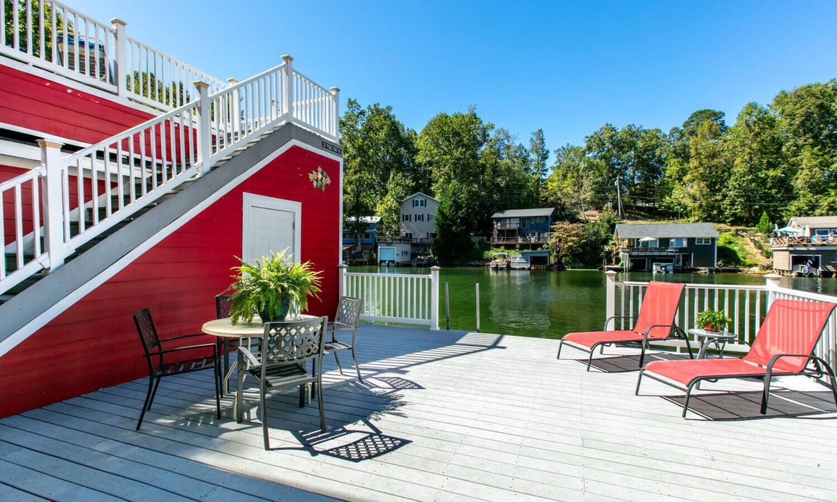 Lake Lure Cottage | Tucked Away Gem: Lakefront, SUP