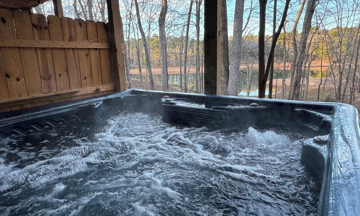 Reed Creek House | Tucked Away: Waterfront, Hot Tub, Pickleball, 9 Guests, High End Kitchen & Baths