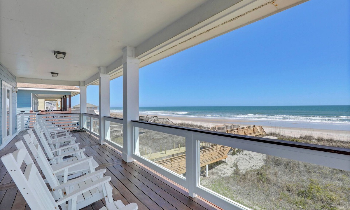 Ocean Ridge House | Turtle’s Trove Oceanfront House in North Topsail Beach - 5 beds, 5.5 baths
