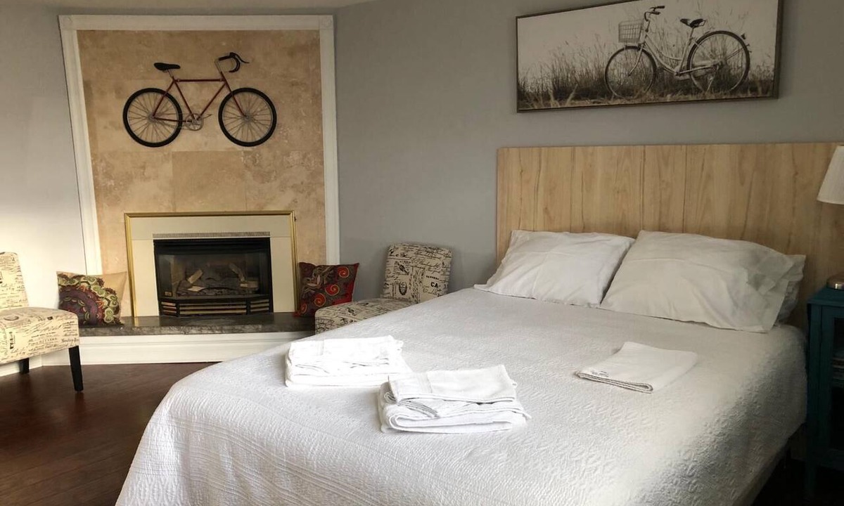 Richview Apartment | Two Room Guest Suite with Separate Enterance