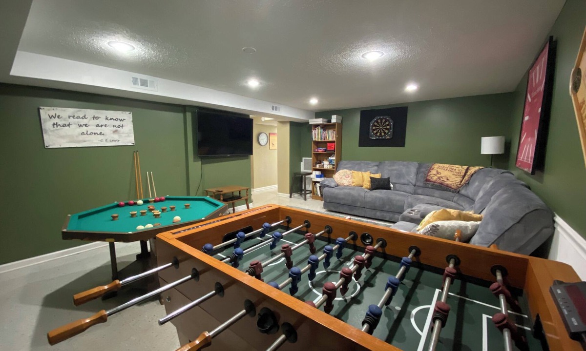 Madison Heights House | Ultimate Family Graduation Getaway Stay: Spacious, Bumper Pool, Foosball & Grill