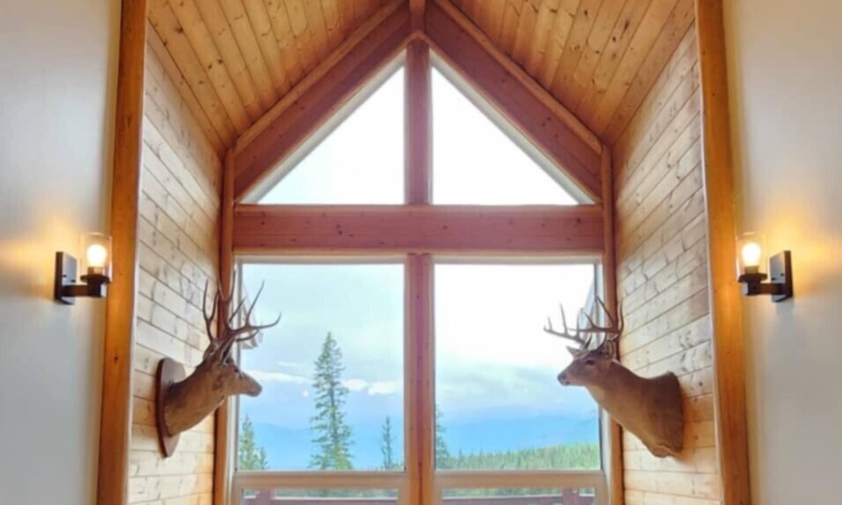 Brule Ski Chalet | Ultimate Group Getaway - Cozy Mountain Chalet