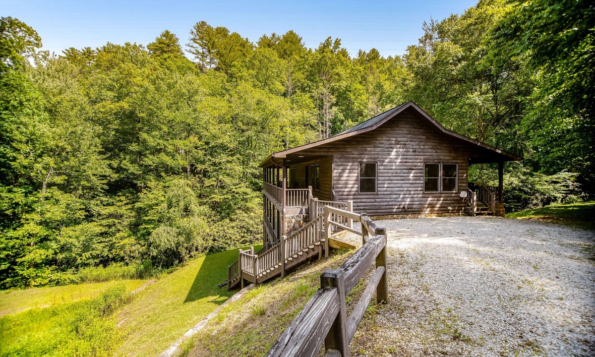 Almond House | Upscale cabin with private hot tub & pool table - two gas fireplaces, central AC