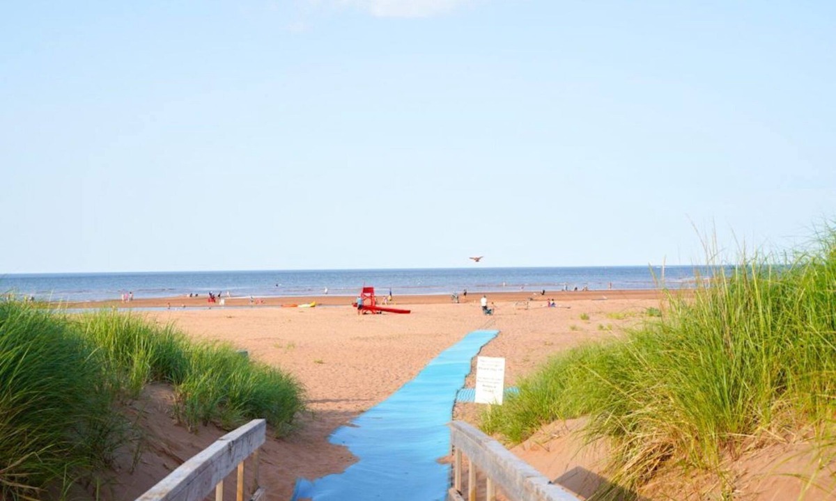 Malpeque Cottage | Water Front Beach House With Breathtaking View Of Darnley Basin, Mins To Beach