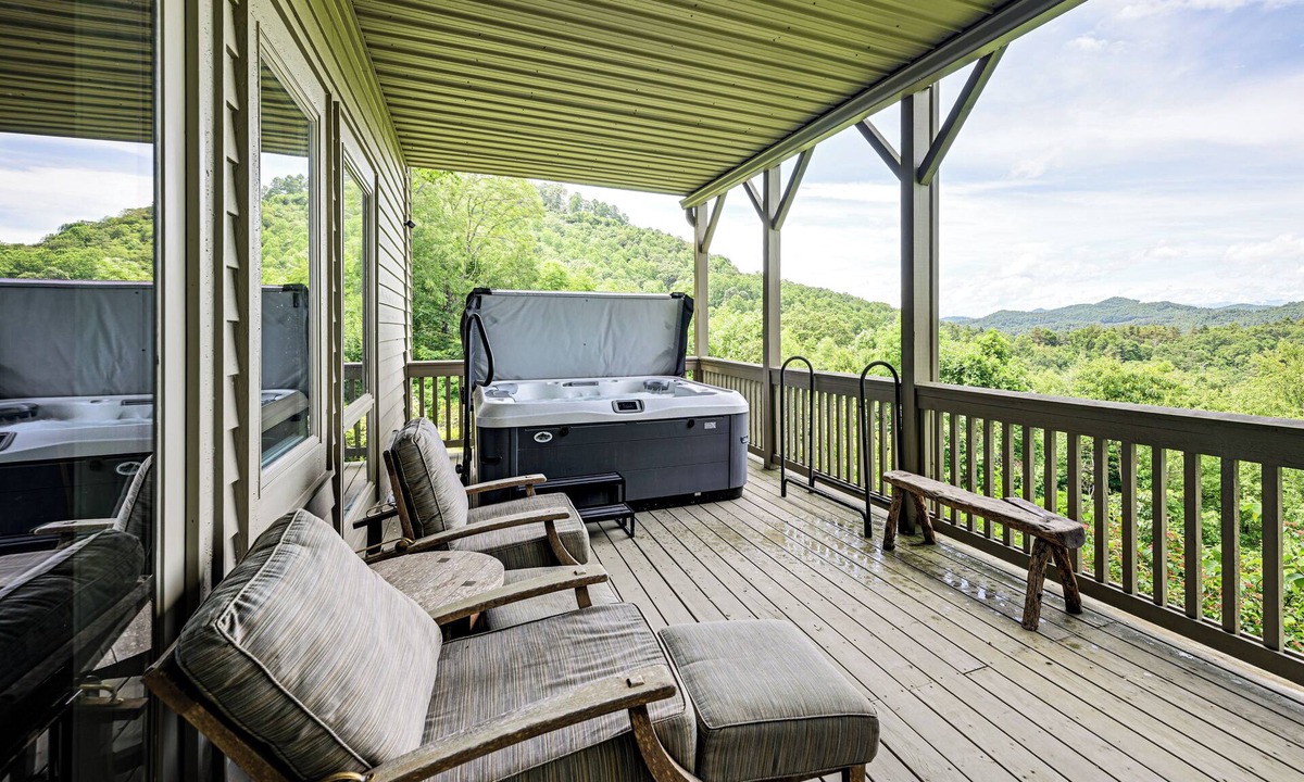 Cullowhee House | Water Views! Group-Friendly Lake Glenville Home
