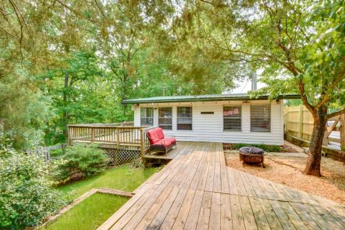 Townville House | Waterfront Cabin w/Private Dock on Lake Hartwell!