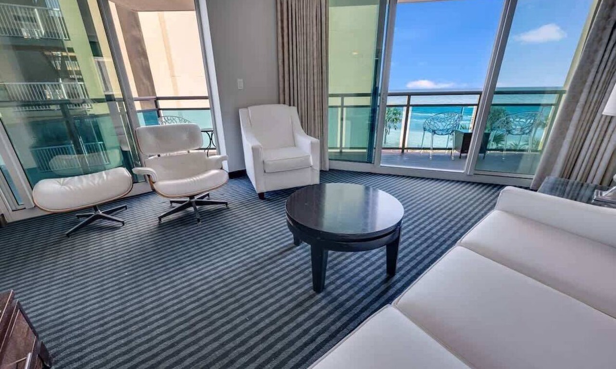 Downtown Myrtle Beach Condo | Waterfront condo with pool & hot tub