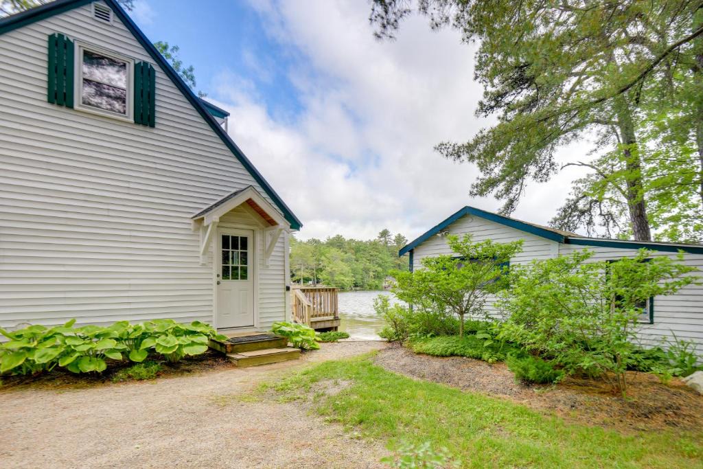 Gray House | Waterfront Gray Home w/Furnished Deck & Fire Pit!