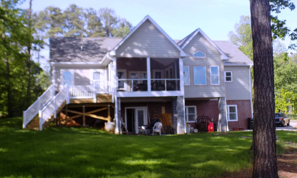 Littleton House | Waterfront Home ! 4 Bedrooms 4 Baths- plus bonus room sleeps 12