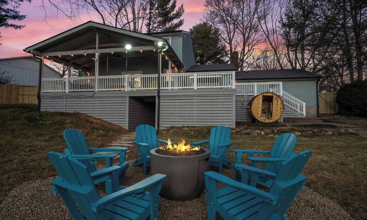 Royal Pines House | Waterfront, Hot Tub, Barrel Sauna, Theater, GameRm