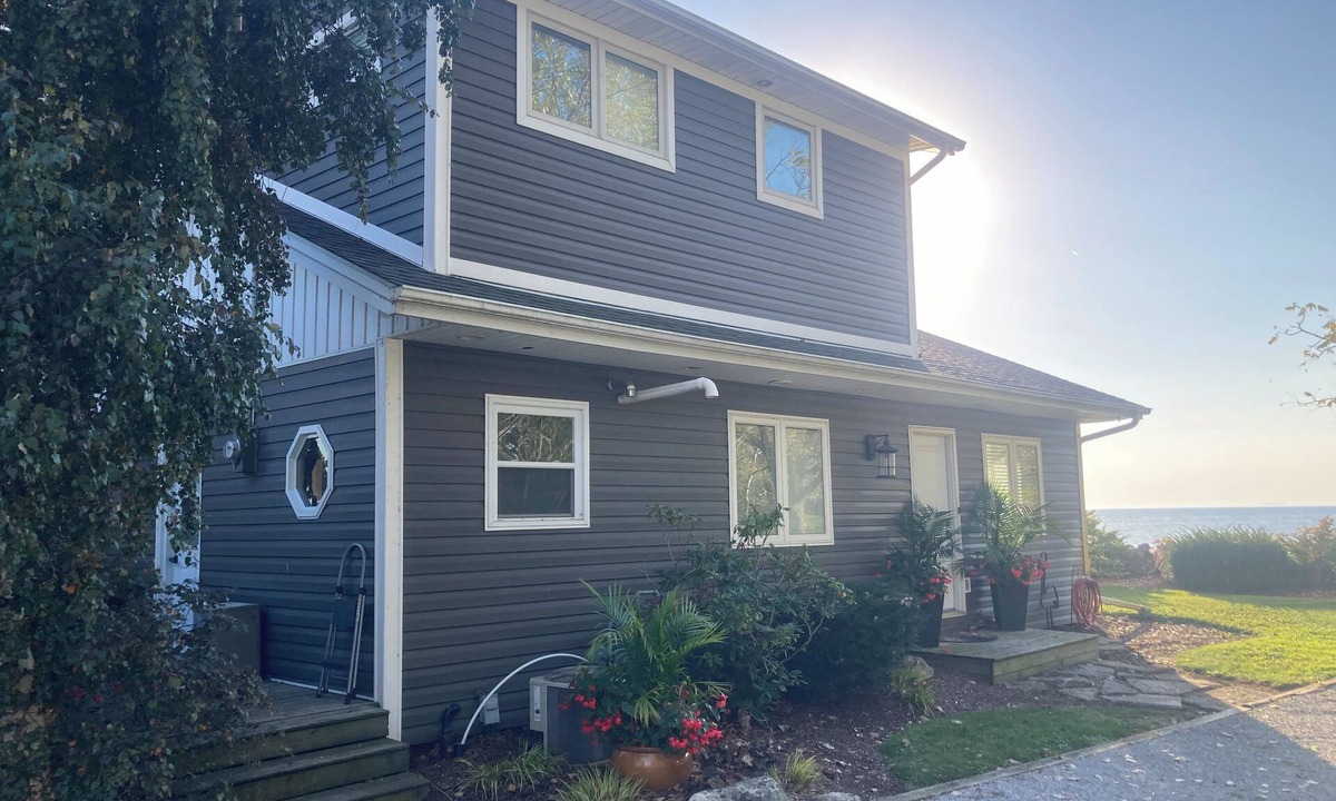 Amherstburg Cottage | Waterfront Lake Erie Cottage at Secluded Beach, Bring the Dog! | Trails & Kayaks