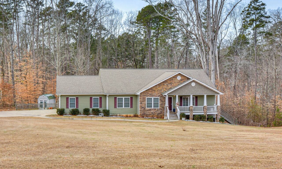 Martin House | Waterfront Lake Hartwell Retreat w/Indoor Hot Tub