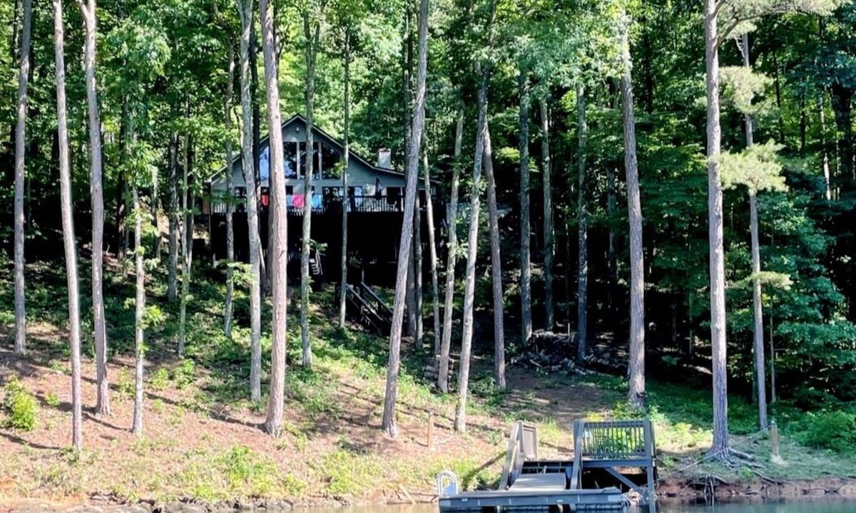Unaka House | Waterfront Mountain Cabin on Lake Hiwassee Private Dock, Kayaks, Great Views