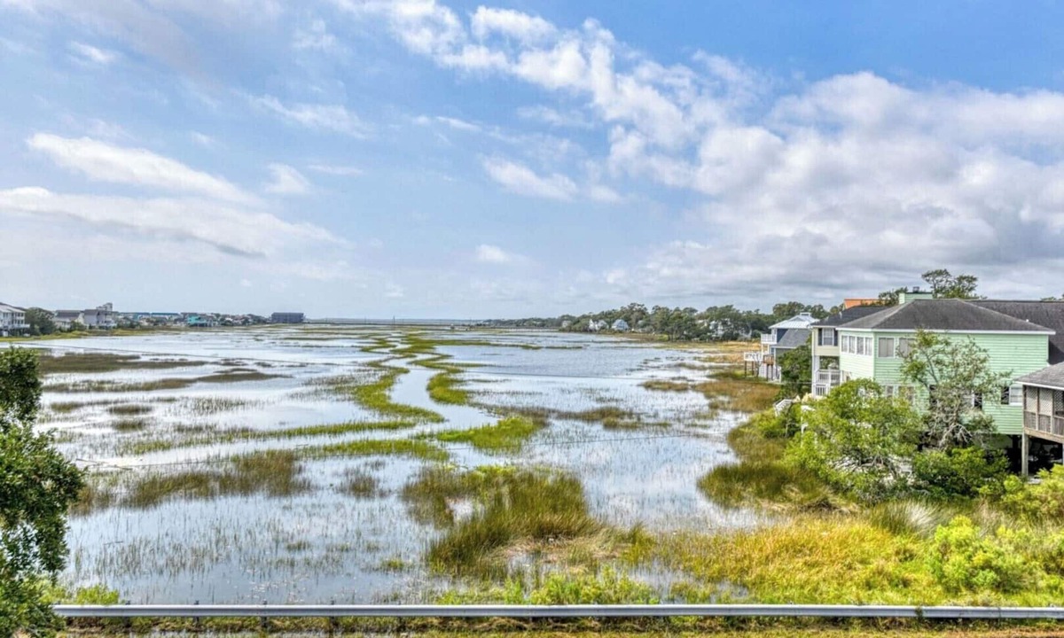 Garden City House | Waterfront Oasis: Perfect 5 Bedroom Beach Getaway with Amazing Inlet Views