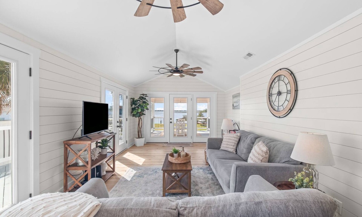 Bogue House | Waterfront Oasis Minutes From The Beach