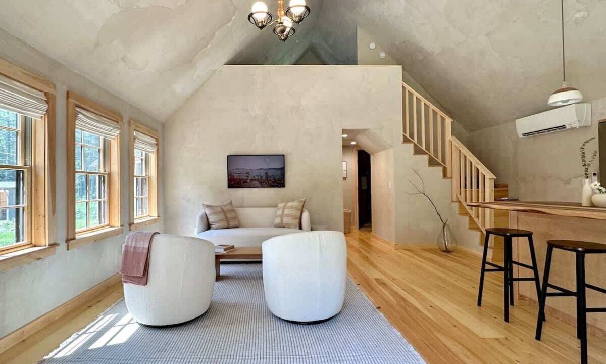 Stockton Springs House | Wildwood Acadia Stone House: 55 minutes to Acadia