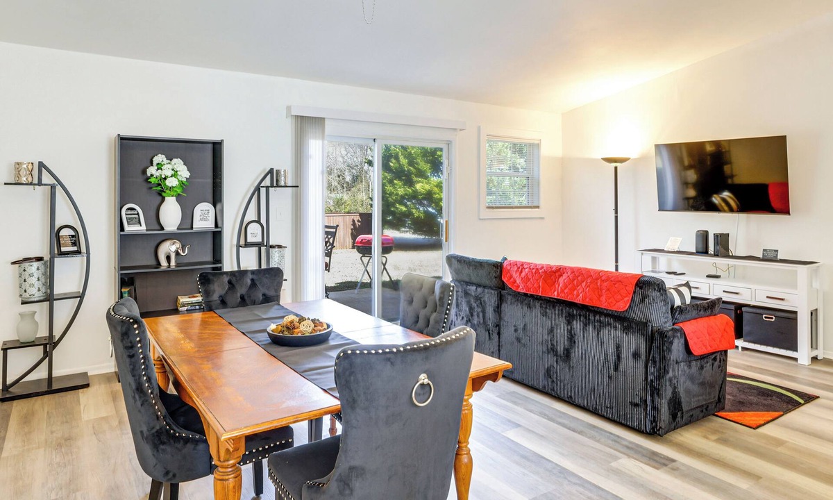 Conestee House | Work, Explore & Unwind: Greenville Getaway w/Yard