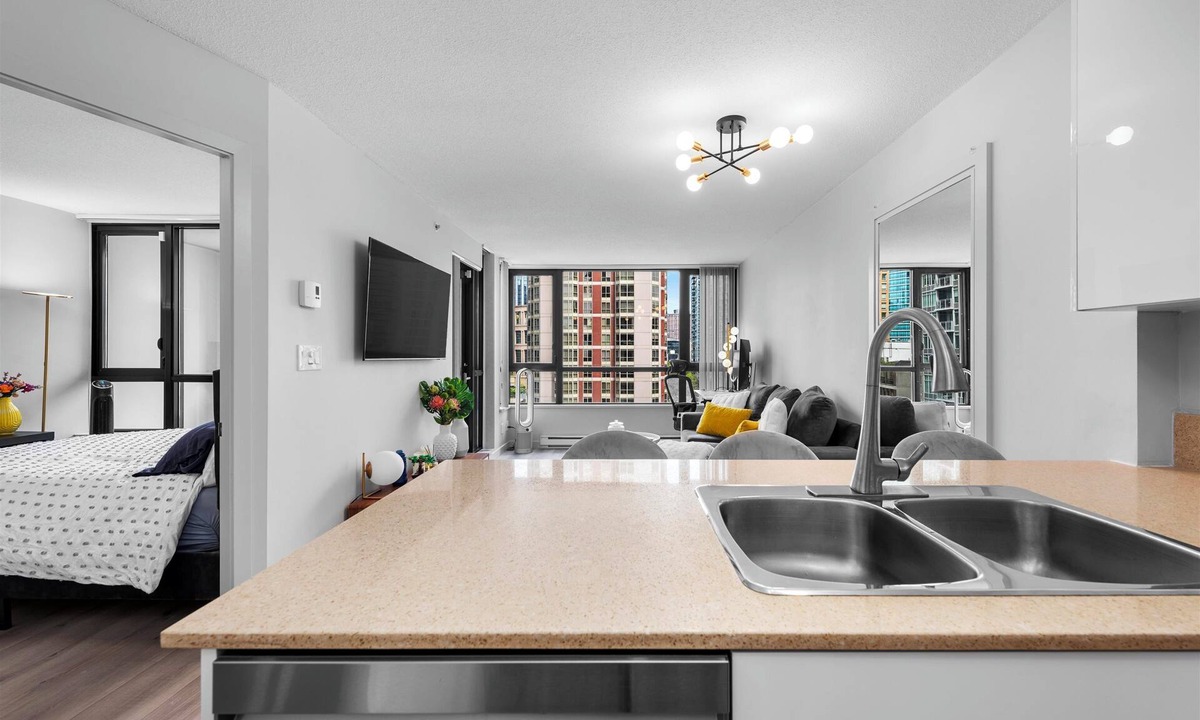Midtown Toronto Condo | Yorkville Luxury Suite – Perfect for Major international sporting event Guests