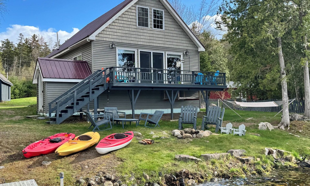 Lincoln House | You deserve this escape- enjoy a peaceful lake home with private dock!