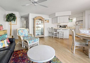 Condo near Beach w/Balcony, Resort Pool, Hot Tub, Grill, Spa & Fishing