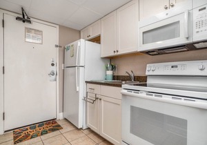 Gorgeous View Oceanfront Condo w/Hug Sundeck Balcony