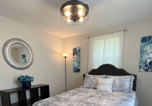 Great area! Walk to several Restaurants, Publix/Starbucks, fenced yard, patio.