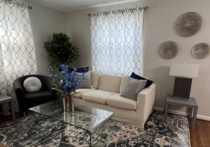 Great area! Walk to several Restaurants, Publix/Starbucks, fenced yard, patio.