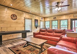 Hot Tub, Game Room, Decks: Cabin in Gatlinburg
